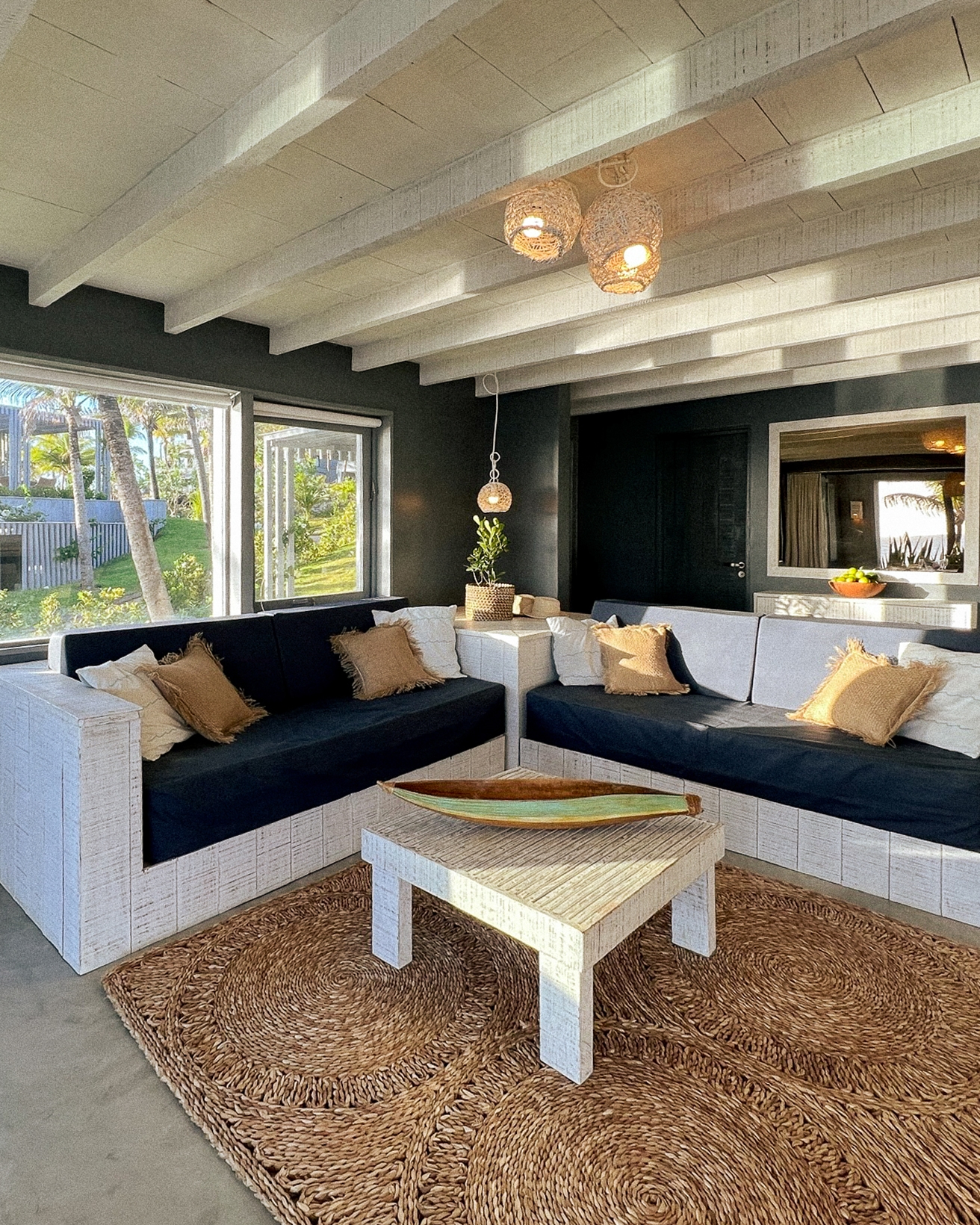2/7 - Interior of Casa de Mar with sofa and integrated spaces, Club de Mar, Icaraizinho
