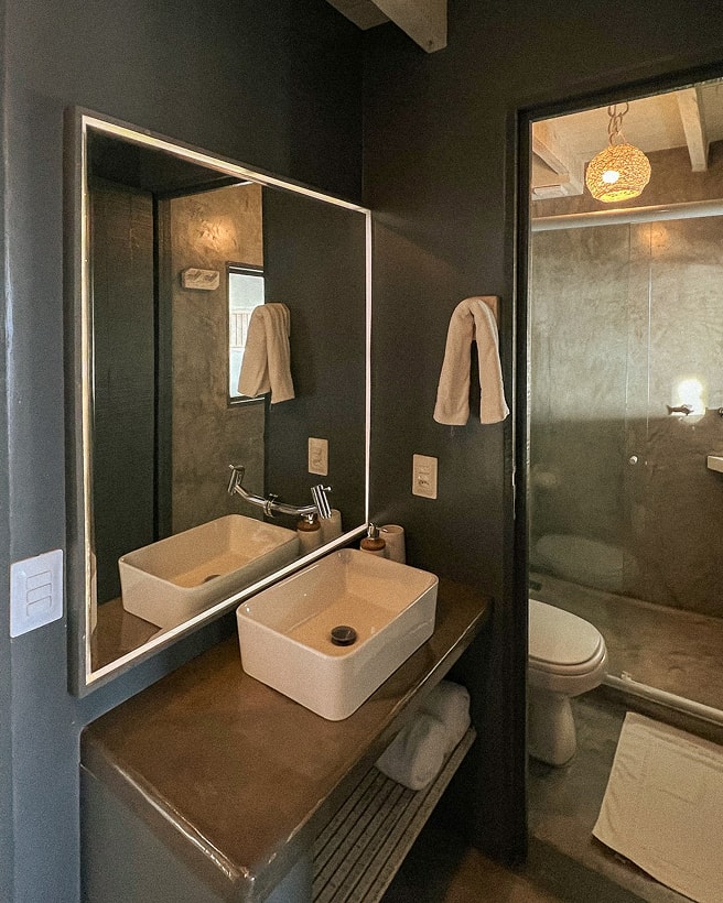 7/7 - Private bathroom