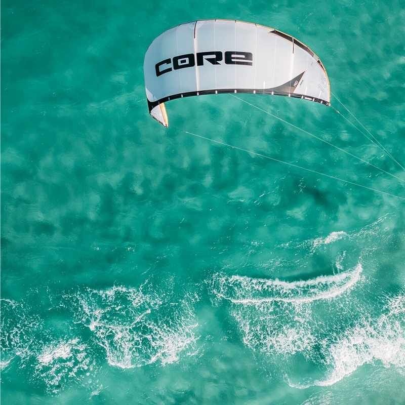 Kitesurfista com equipamento CORE no Club de Mar, Icaraizinho do Amontada