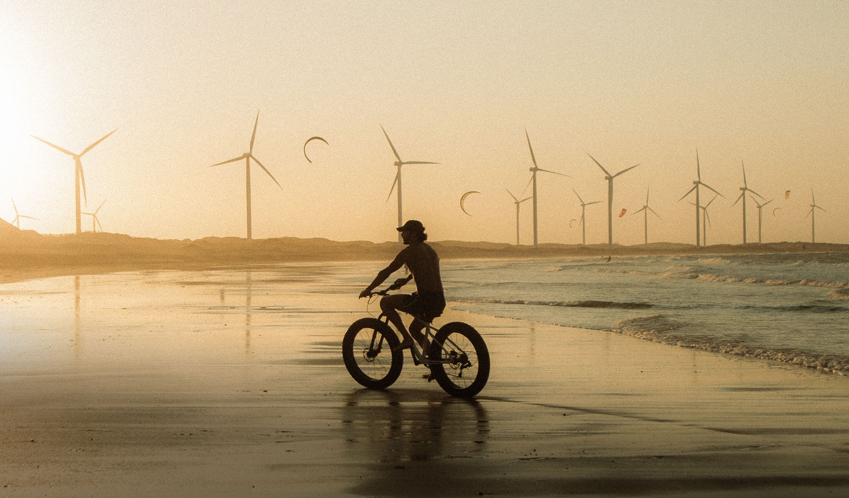 Bicycle ride through the dunes of Icaraizinho