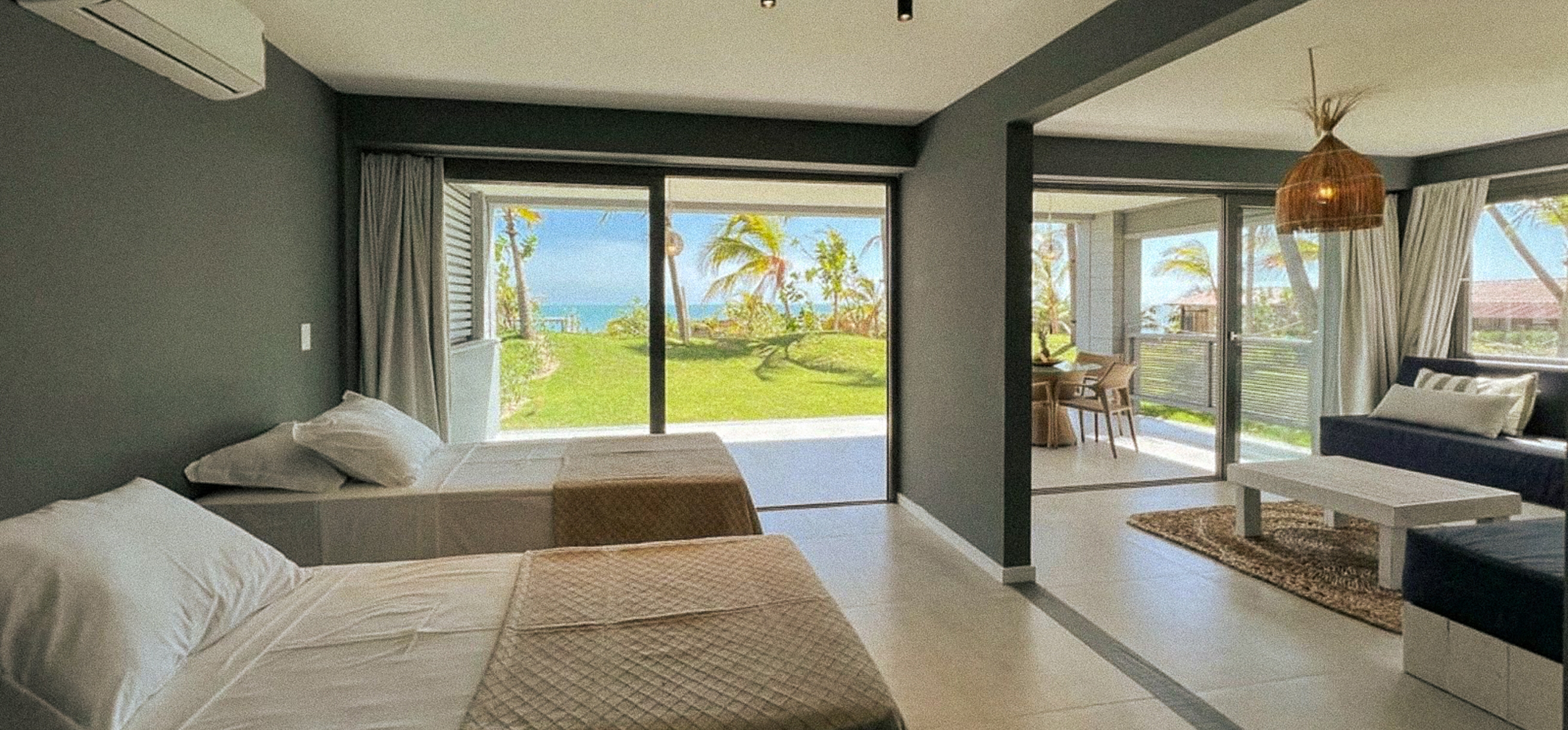 Sala de estar com sofás do Flat de Mar Térreo com acesso ao jardim, Club de Mar, Icaraizinho