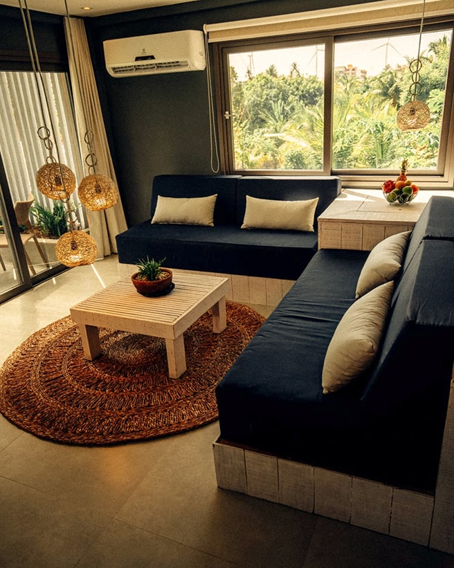 2/6 - Living room with sofas and air conditioning