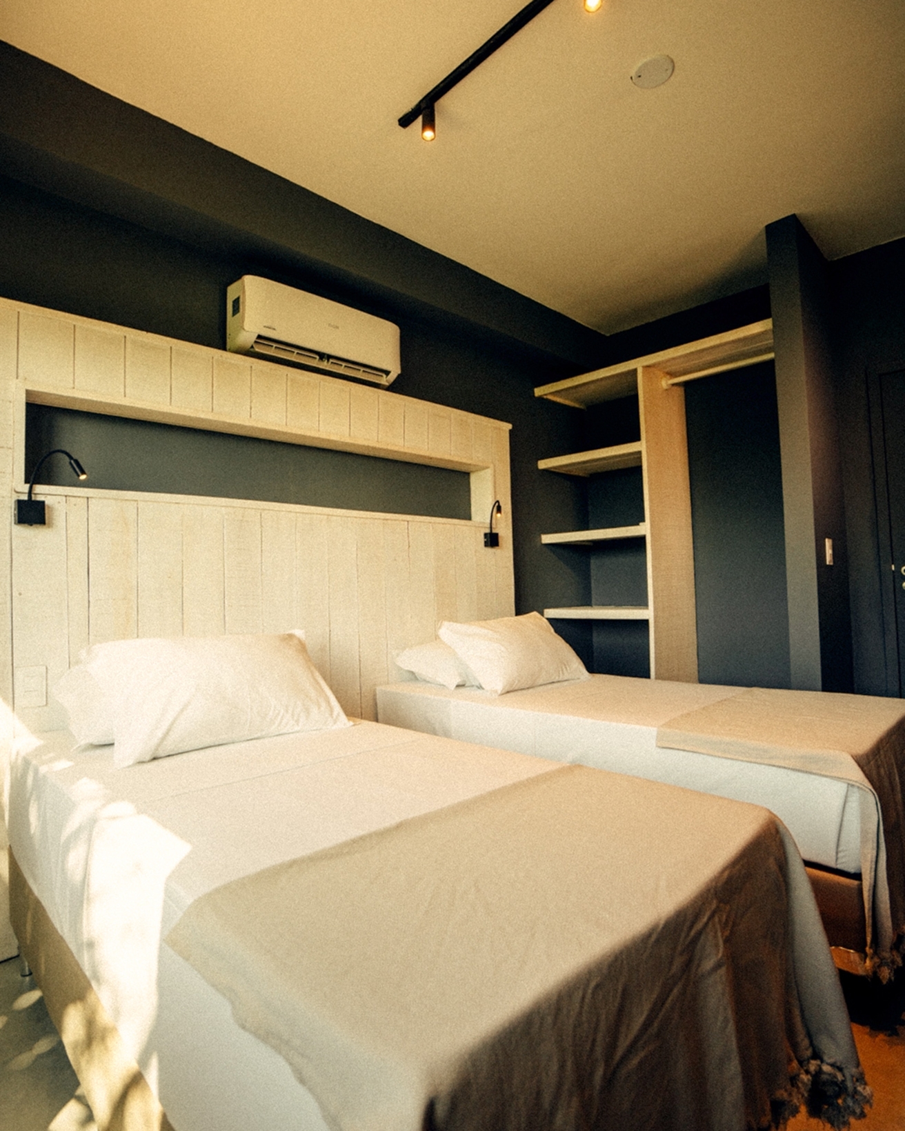 5/6 - Bedroom with single beds of Garden Flat at Club de Mar, Icaraizinho