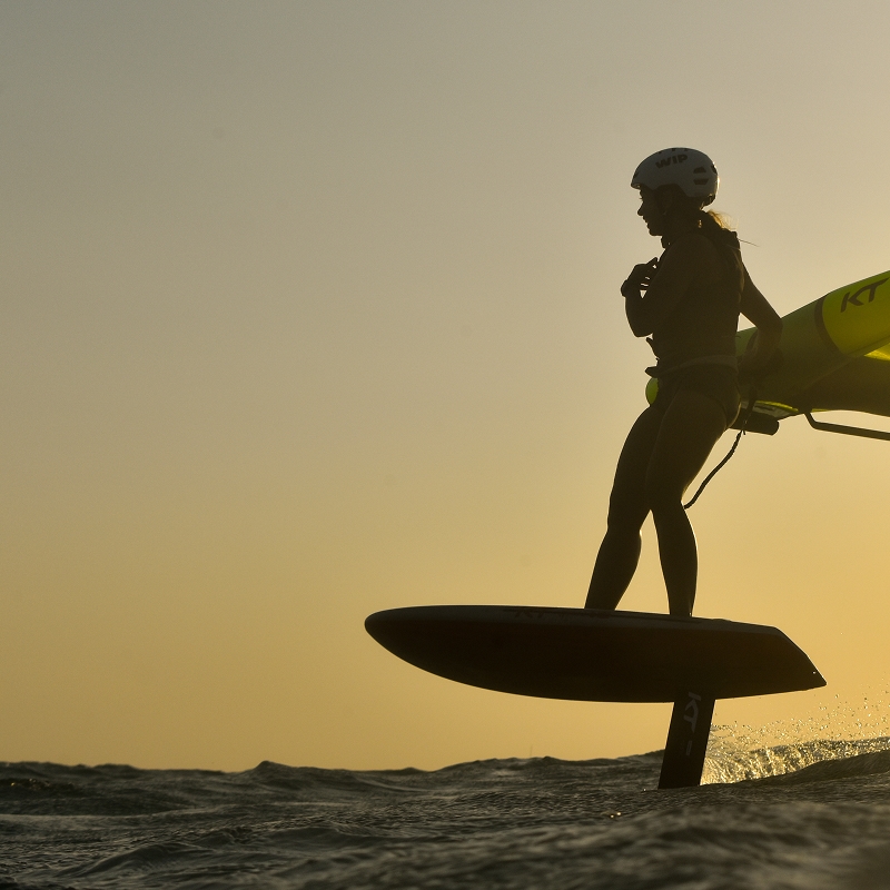 Aula de kitesurf e wingfoil no litoral cearense, em Icaraizinho do Amontada
