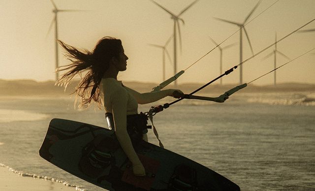 Descubra o Club de Mar, o hotel ideal para kitesurf em Icaraizinho. Guarderia exclusiva, auxílio na decolagem e a localização perfeita para esportes à vela.